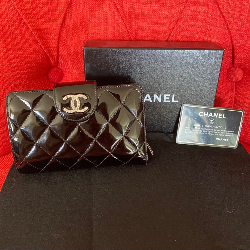 Chanel wallet patent leather